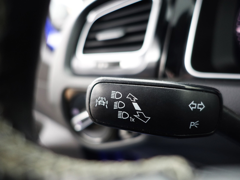 
								Volkswagen Golf 1.5 TSI R Line+ Panoramadak, Ada Cruise, Xenon Led, Keyless, Dynamic Select, Park Assist, Camera, Virtual Cockpit vol									