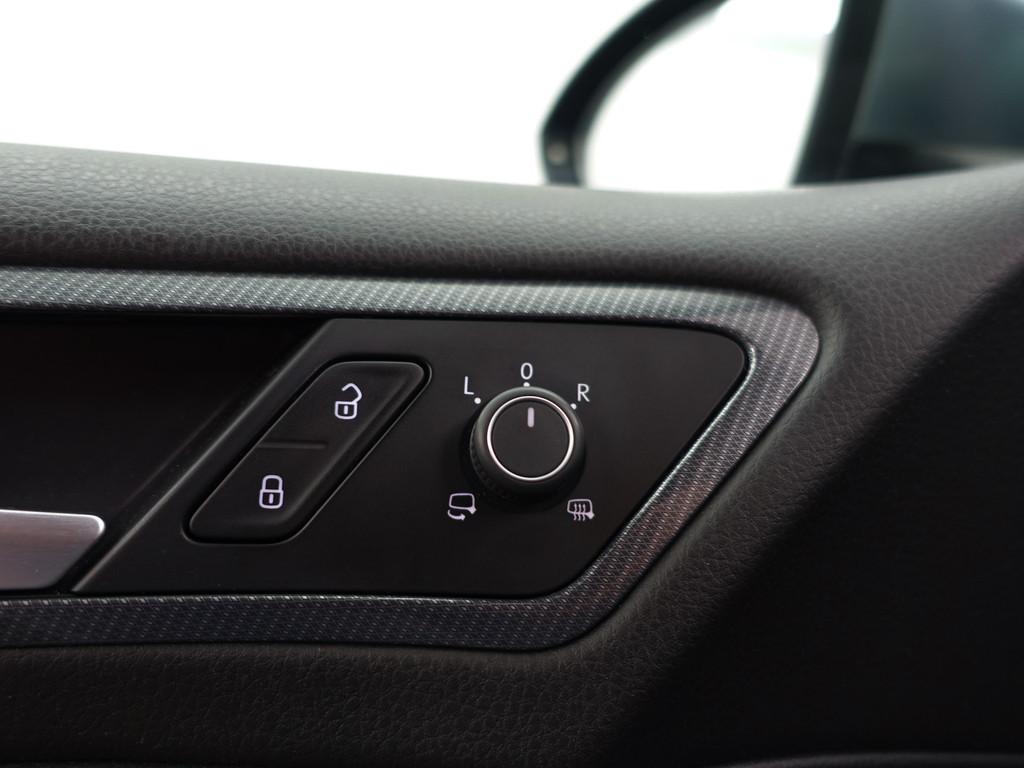 
								Volkswagen Golf 1.5 TSI R Line+ Panoramadak, Ada Cruise, Xenon Led, Keyless, Dynamic Select, Park Assist, Camera, Virtual Cockpit vol									