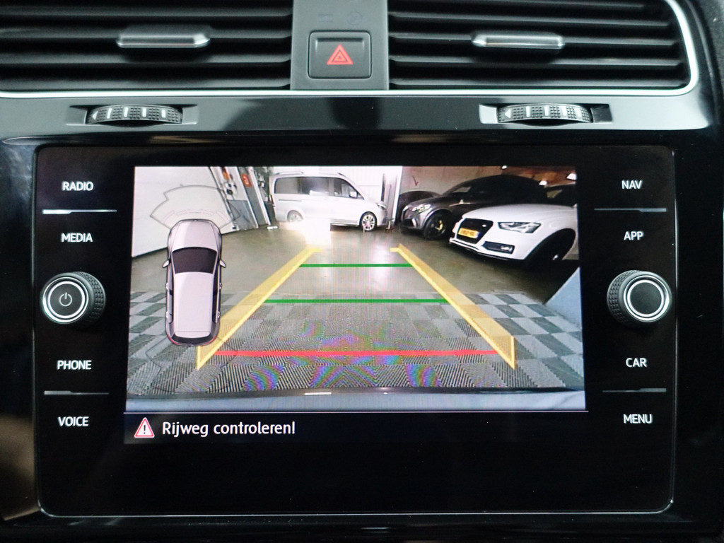
								Volkswagen Golf 1.5 TSI R-line+ Aut- Virtual Cockpit, Carplay, Sport Interieur, Camera, Park Pilot vol									