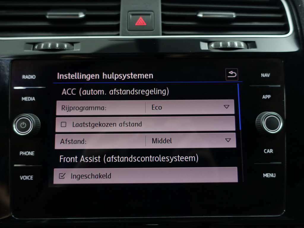 
								Volkswagen Golf 1.5 TSI R-line+ Aut- Virtual Cockpit, Carplay, Sport Interieur, Camera, Park Pilot vol									