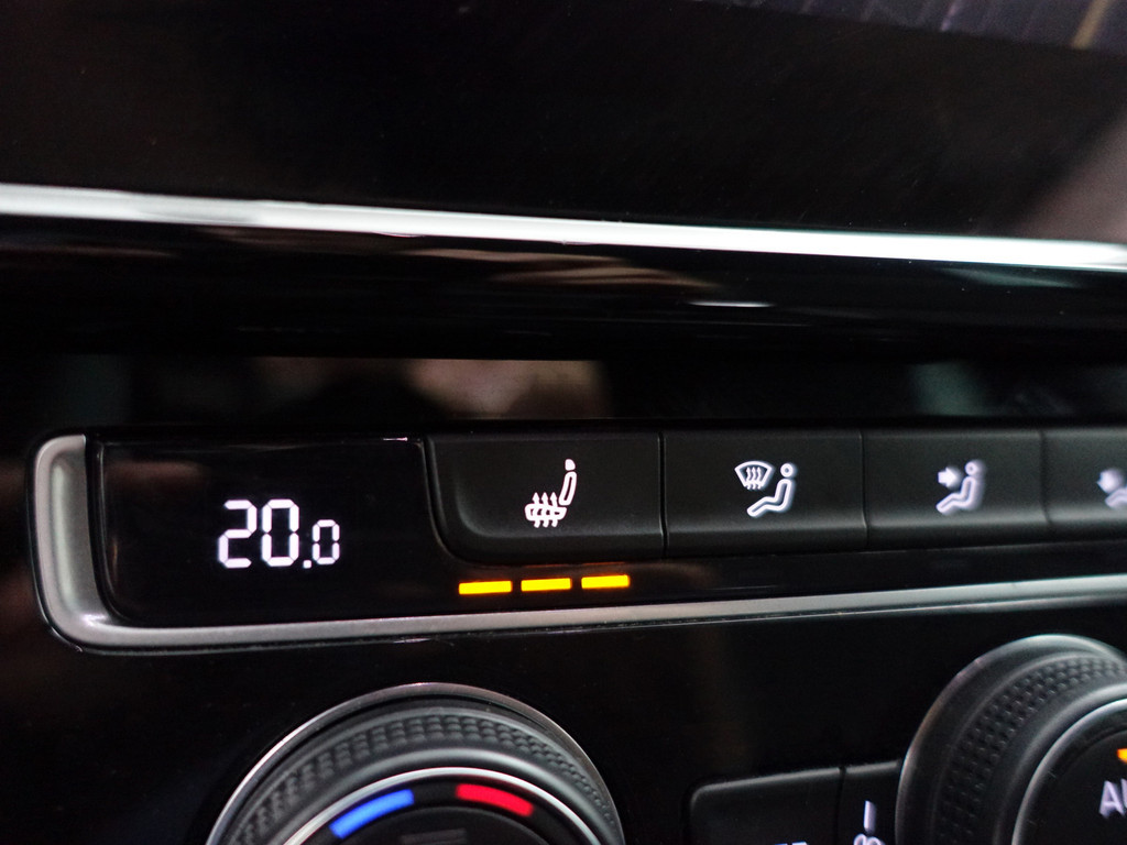
								Volkswagen Golf 1.5 TSI R-line+ Aut- Virtual Cockpit, Carplay, Sport Interieur, Camera, Park Pilot vol									