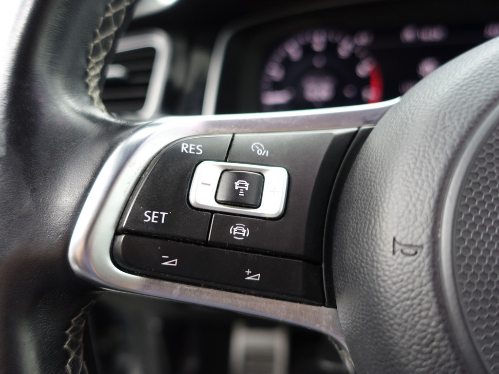 
								Volkswagen Golf 1.5 TSI R-line+ Aut- Virtual Cockpit, Carplay, Sport Interieur, Camera, Park Pilot vol									