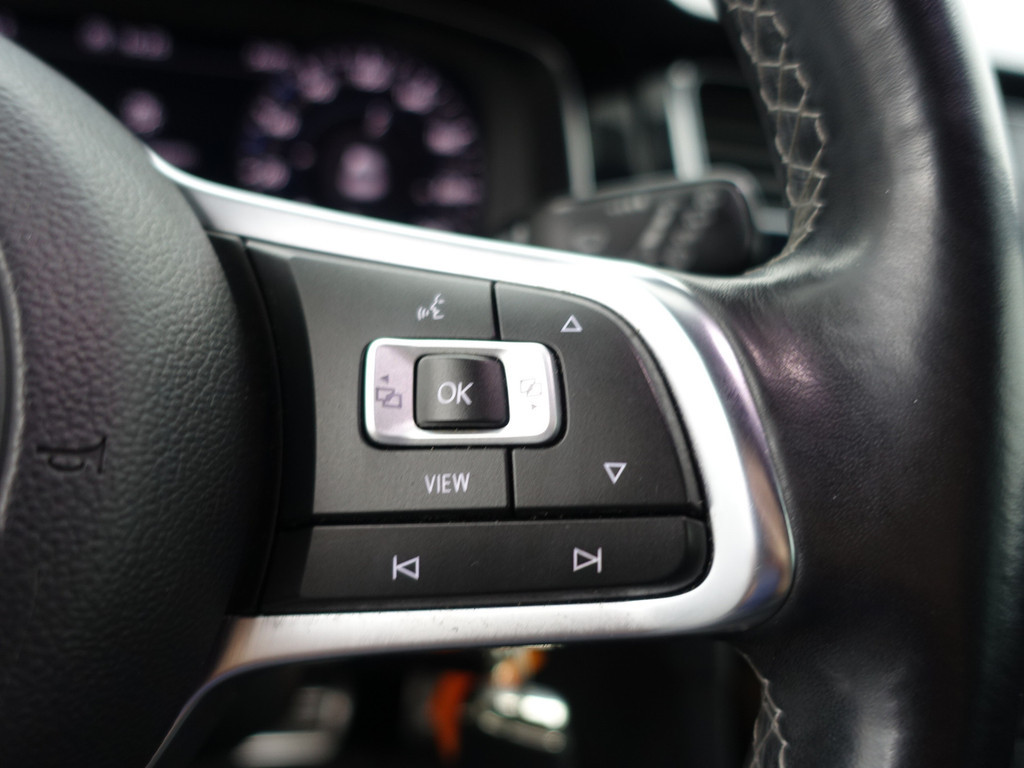 
								Volkswagen Golf 1.5 TSI R-line+ Aut- Virtual Cockpit, Carplay, Sport Interieur, Camera, Park Pilot vol									
