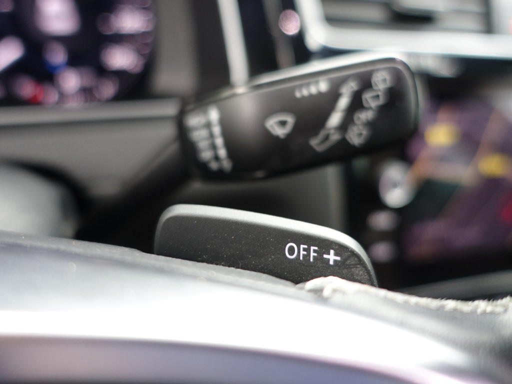 
								Volkswagen Golf 1.5 TSI R-line+ Aut- Virtual Cockpit, Carplay, Sport Interieur, Camera, Park Pilot vol									