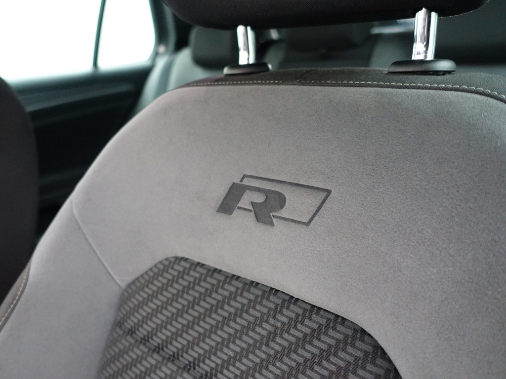 
								Volkswagen Golf 1.5 TSI R-line+ Aut- Virtual Cockpit, Carplay, Sport Interieur, Camera, Park Pilot vol									