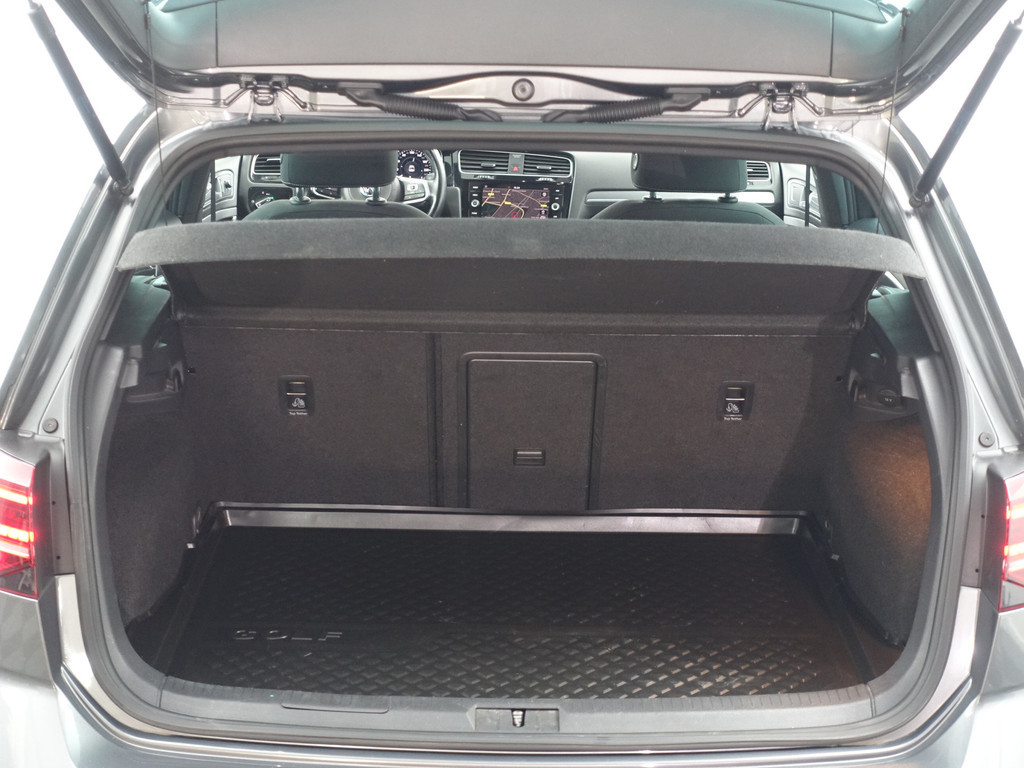 
								Volkswagen Golf 1.5 TSI R-line+ Aut- Virtual Cockpit, Carplay, Sport Interieur, Camera, Park Pilot vol									