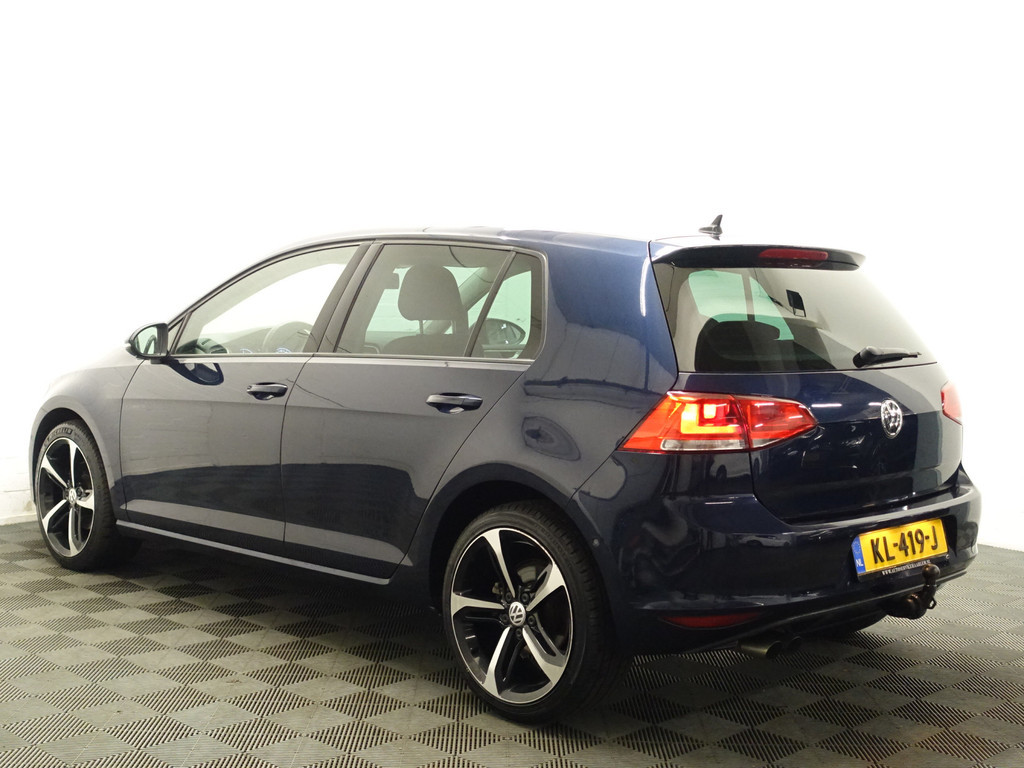 
Volkswagen Golf 2.0 TDI Highline+ Aut- Standkachel, Park Assist, Clima, Stoelverwarming vol									