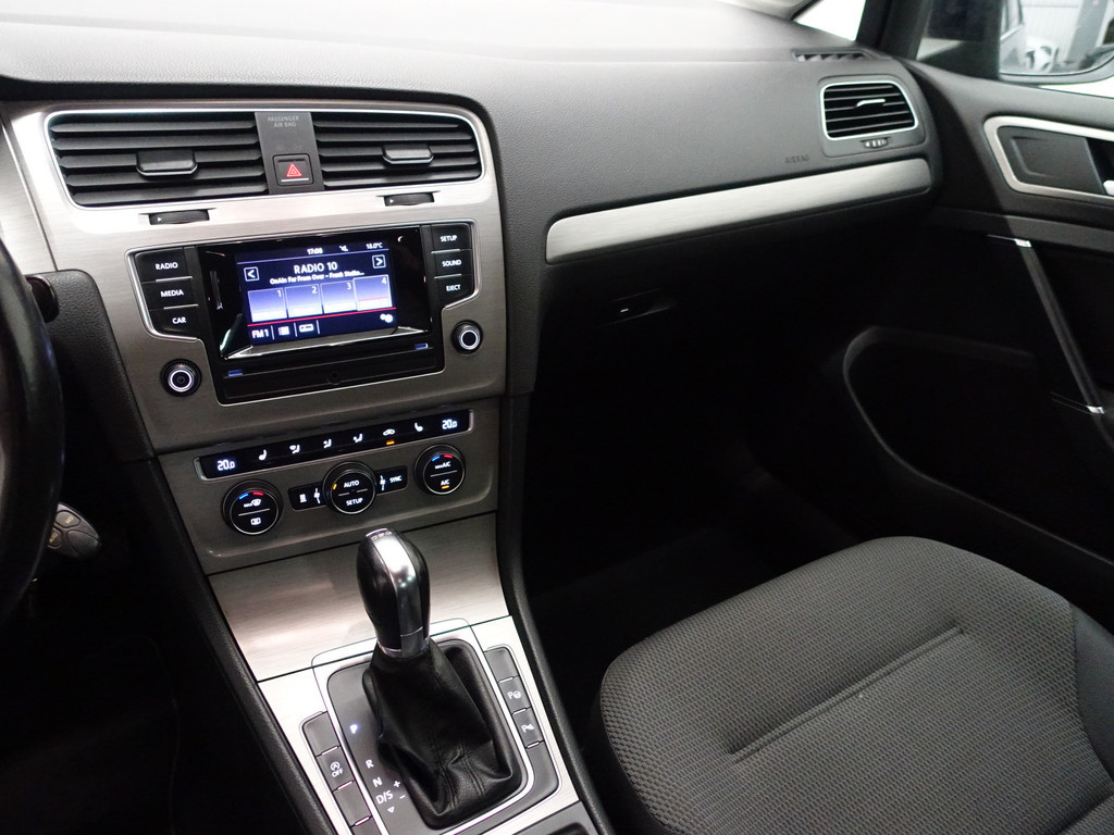 
Volkswagen Golf 2.0 TDI Highline+ Aut- Standkachel, Park Assist, Clima, Stoelverwarming vol									