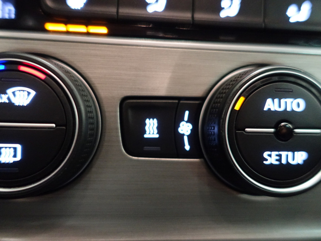 
Volkswagen Golf 2.0 TDI Highline+ Aut- Standkachel, Park Assist, Clima, Stoelverwarming vol									