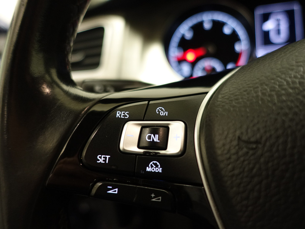 
Volkswagen Golf 2.0 TDI Highline+ Aut- Standkachel, Park Assist, Clima, Stoelverwarming vol									