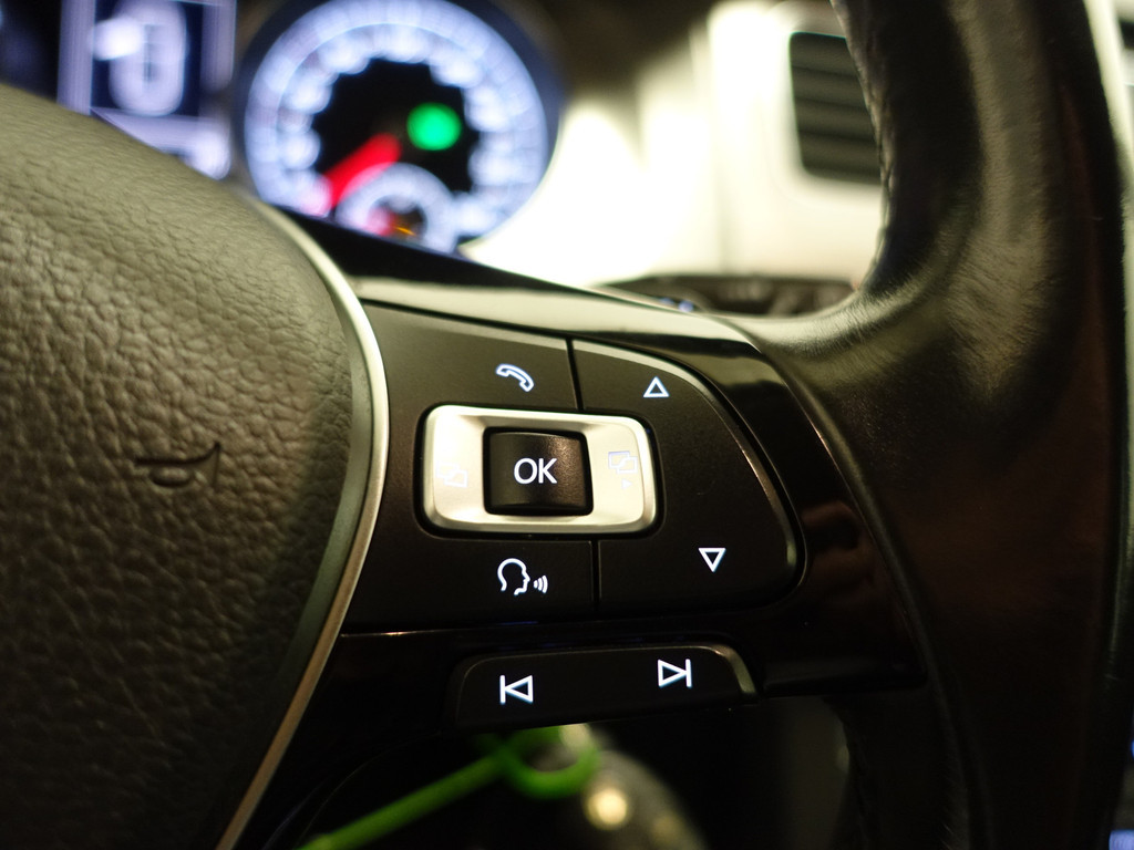 
Volkswagen Golf 2.0 TDI Highline+ Aut- Standkachel, Park Assist, Clima, Stoelverwarming vol									