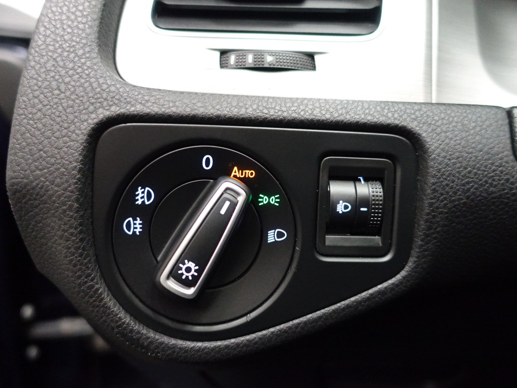 
Volkswagen Golf 2.0 TDI Highline+ Aut- Standkachel, Park Assist, Clima, Stoelverwarming vol									