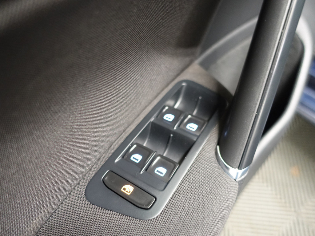 
Volkswagen Golf 2.0 TDI Highline+ Aut- Standkachel, Park Assist, Clima, Stoelverwarming vol									