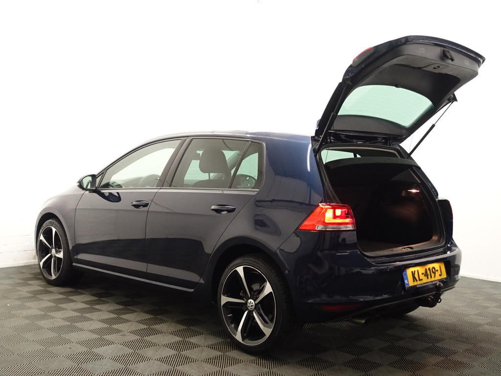 
Volkswagen Golf 2.0 TDI Highline+ Aut- Standkachel, Park Assist, Clima, Stoelverwarming vol									