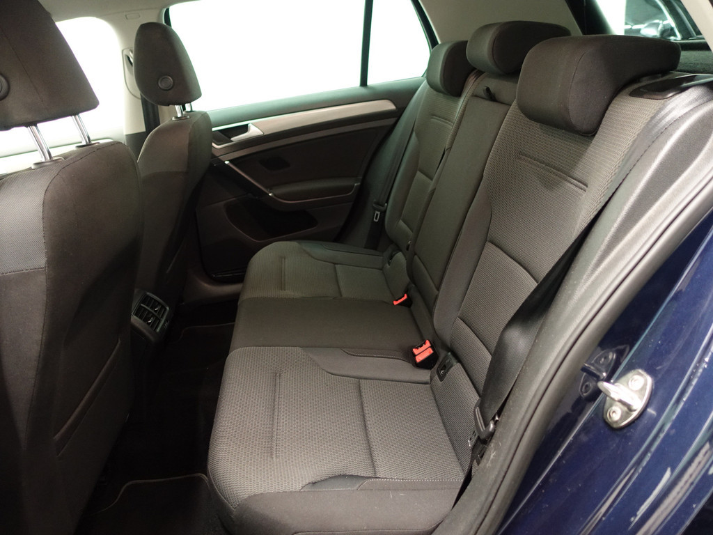 
Volkswagen Golf 2.0 TDI Highline+ Aut- Standkachel, Park Assist, Clima, Stoelverwarming vol									