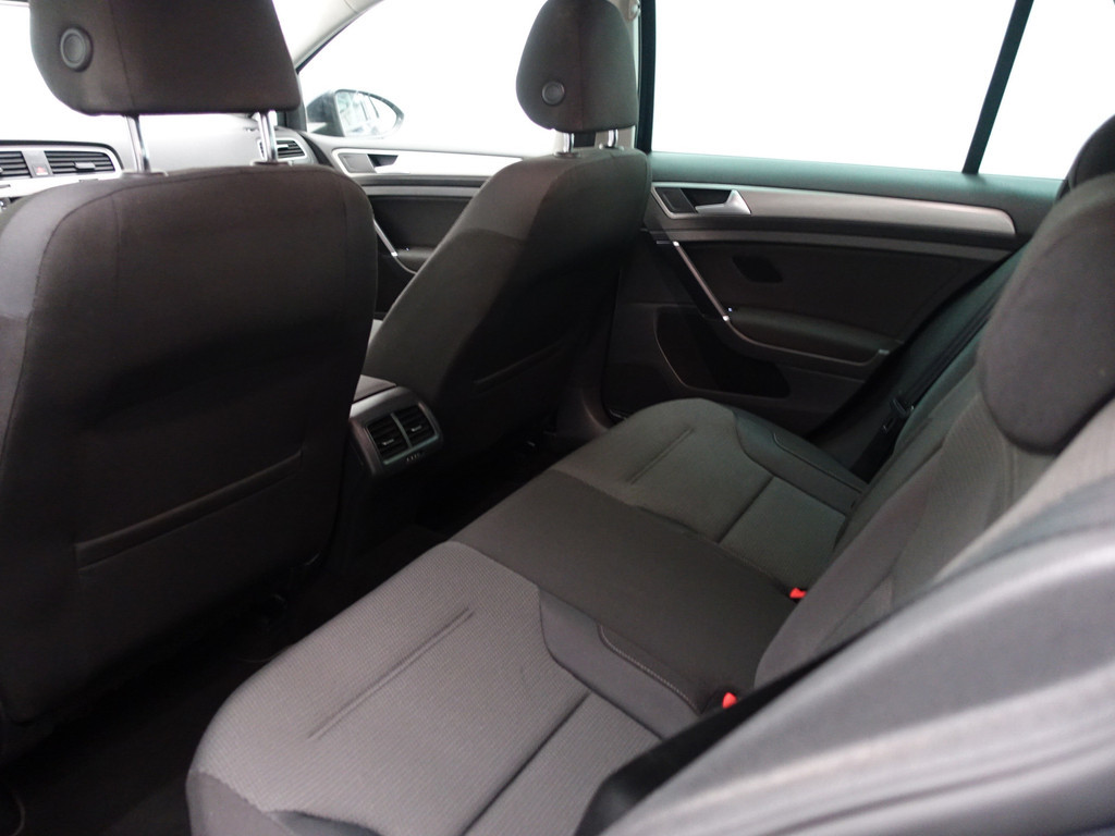 
Volkswagen Golf 2.0 TDI Highline+ Aut- Standkachel, Park Assist, Clima, Stoelverwarming vol									