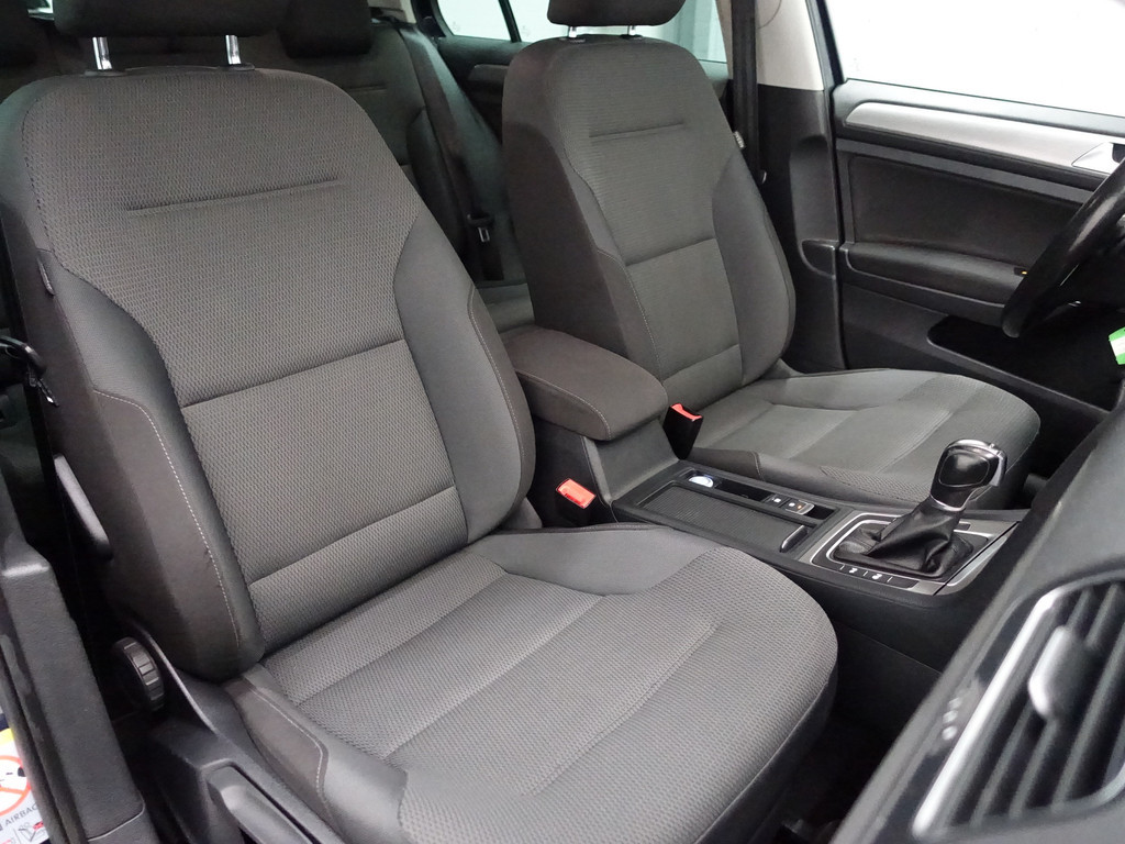 
Volkswagen Golf 2.0 TDI Highline+ Aut- Standkachel, Park Assist, Clima, Stoelverwarming vol									