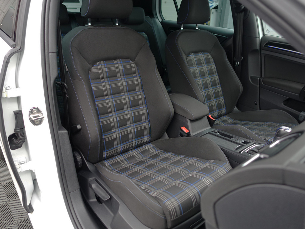 
Volkswagen Golf 1.4 TSI GTE Highline Aut- Xenon Led, CarPlay, Navi, Park Assist, Blindspot, Clima, Cruise vol									