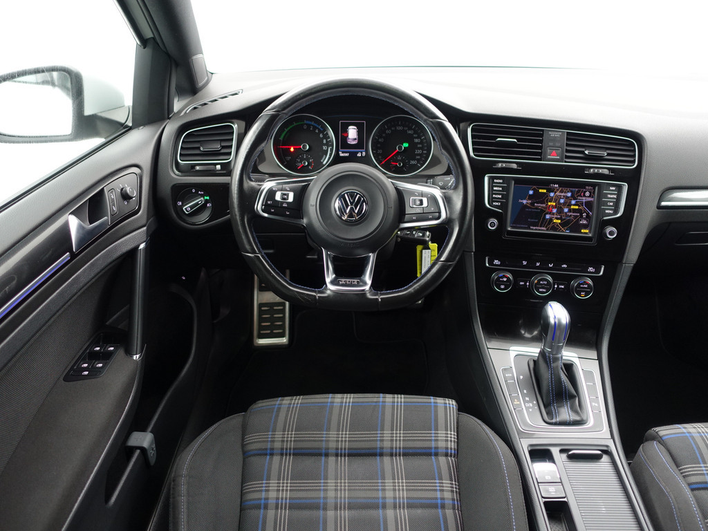 
Volkswagen Golf 1.4 TSI GTE Highline Aut- Xenon Led, CarPlay, Navi, Park Assist, Blindspot, Clima, Cruise vol									