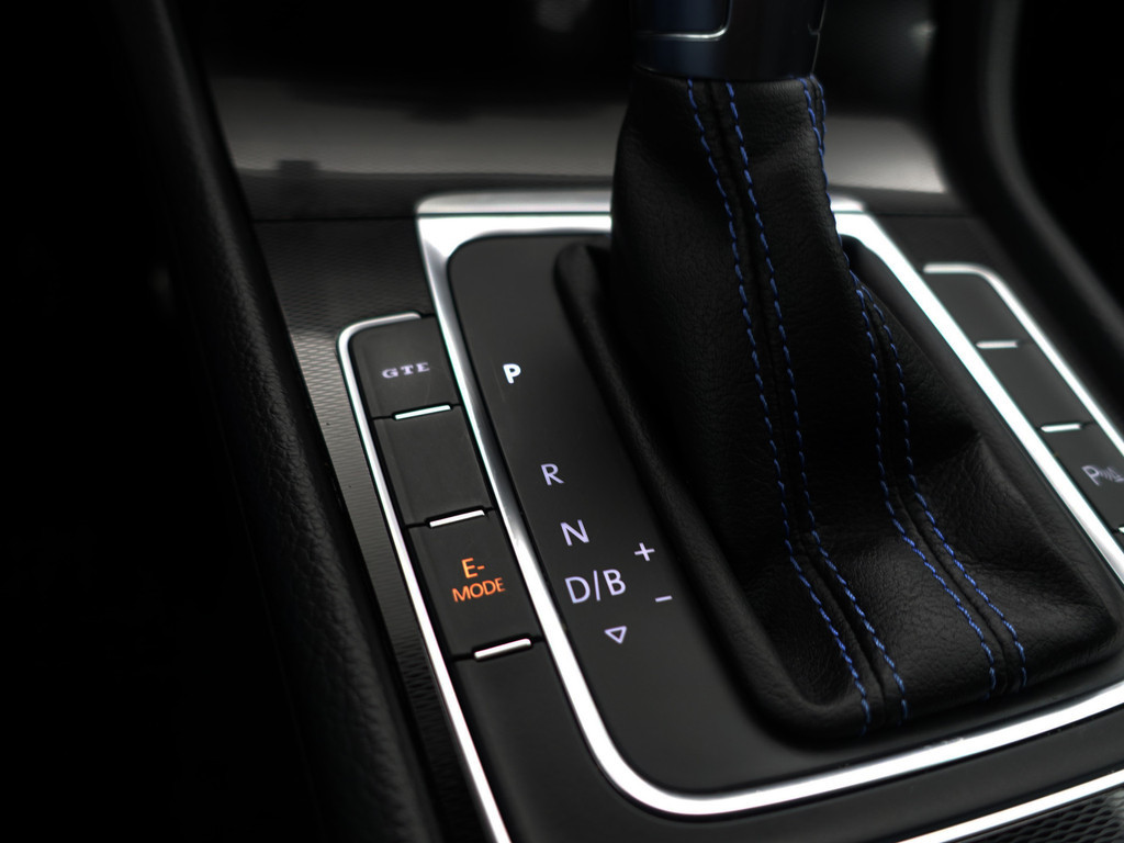 
Volkswagen Golf 1.4 TSI GTE Highline Aut- Xenon Led, CarPlay, Navi, Park Assist, Blindspot, Clima, Cruise vol									