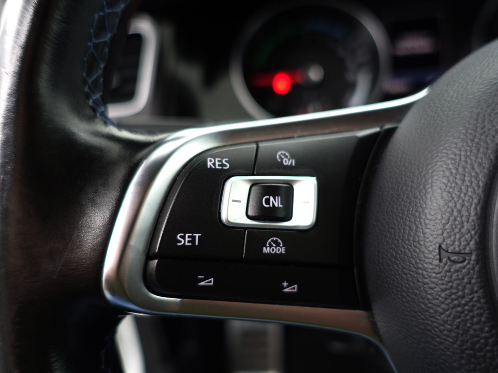 
Volkswagen Golf 1.4 TSI GTE Highline Aut- Xenon Led, CarPlay, Navi, Park Assist, Blindspot, Clima, Cruise vol									