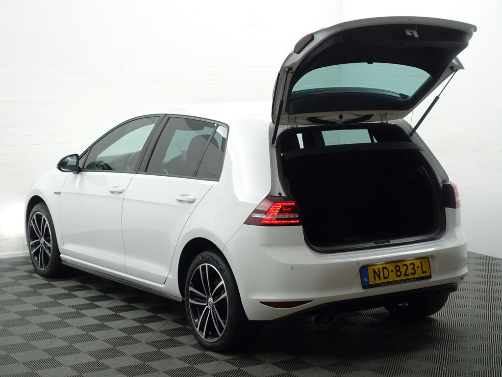 
Volkswagen Golf 1.4 TSI GTE Highline Aut- Xenon Led, CarPlay, Navi, Park Assist, Blindspot, Clima, Cruise vol									