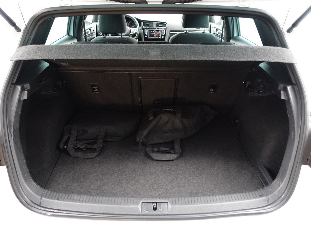 
Volkswagen Golf 1.4 TSI GTE Highline Aut- Xenon Led, CarPlay, Navi, Park Assist, Blindspot, Clima, Cruise vol									