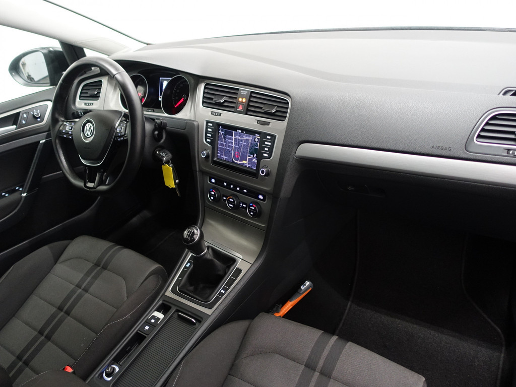 
								Volkswagen Golf 1.0 TSI Highline- Full map Navi, Camera, Cruise, ECC, LMV vol									