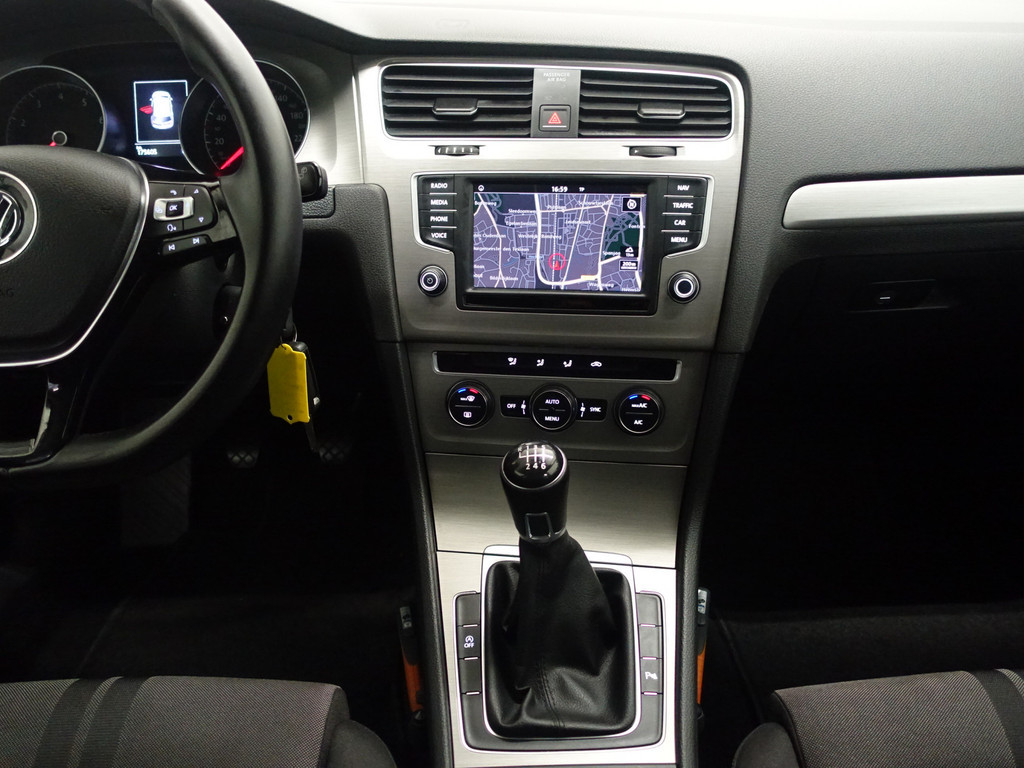 
								Volkswagen Golf 1.0 TSI Highline- Full map Navi, Camera, Cruise, ECC, LMV vol									