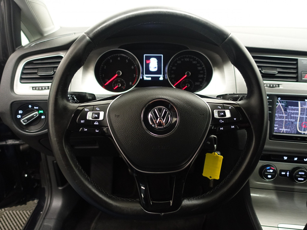 
								Volkswagen Golf 1.0 TSI Highline- Full map Navi, Camera, Cruise, ECC, LMV vol									