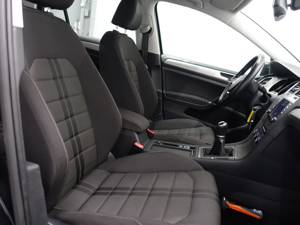 
								Volkswagen Golf 1.0 TSI Highline- Full map Navi, Camera, Cruise, ECC, LMV vol									
