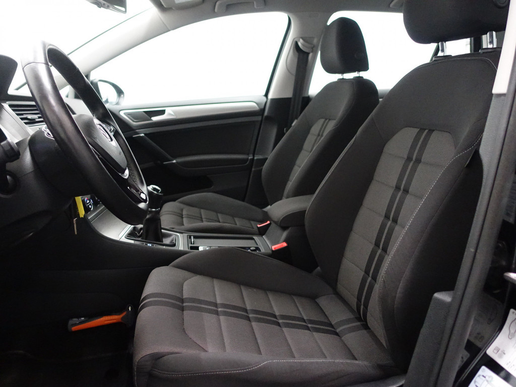 
								Volkswagen Golf 1.0 TSI Highline- Full map Navi, Camera, Cruise, ECC, LMV vol									