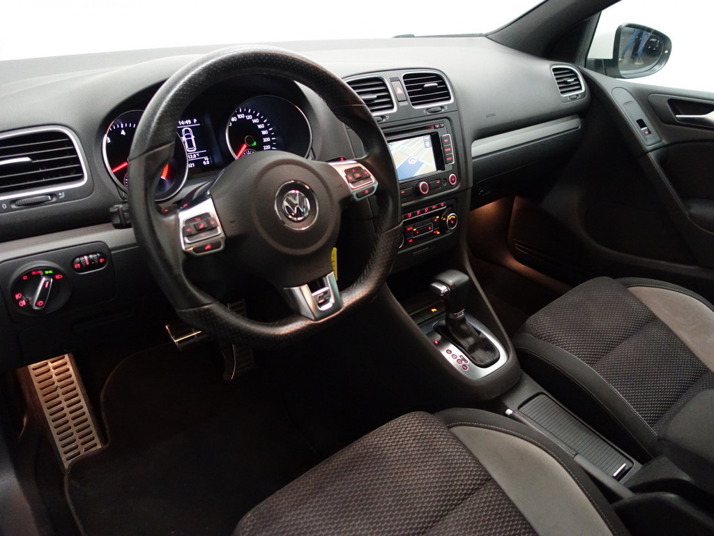 
Volkswagen Golf 1.4 TSI R-line+ Aut- Schuifdak, Stoelverwarming, Navi, Sport Interieur, Park Assist vol									