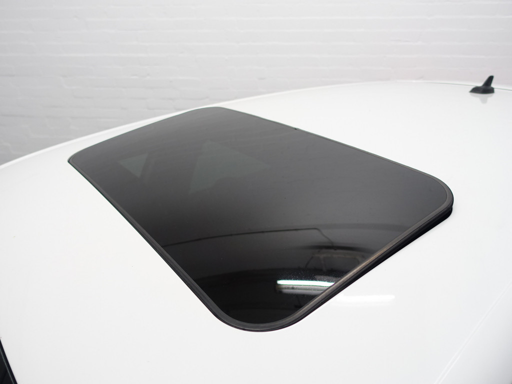 
Volkswagen Golf 1.4 TSI R-line+ Aut- Schuifdak, Stoelverwarming, Navi, Sport Interieur, Park Assist vol									