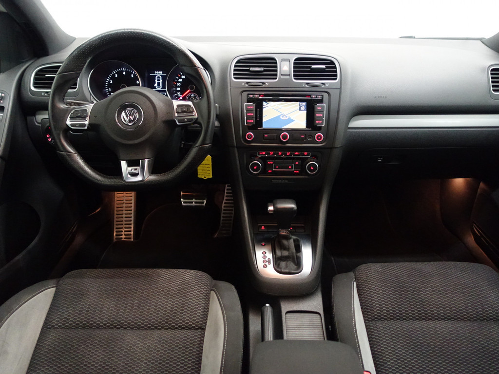 
Volkswagen Golf 1.4 TSI R-line+ Aut- Schuifdak, Stoelverwarming, Navi, Sport Interieur, Park Assist vol									