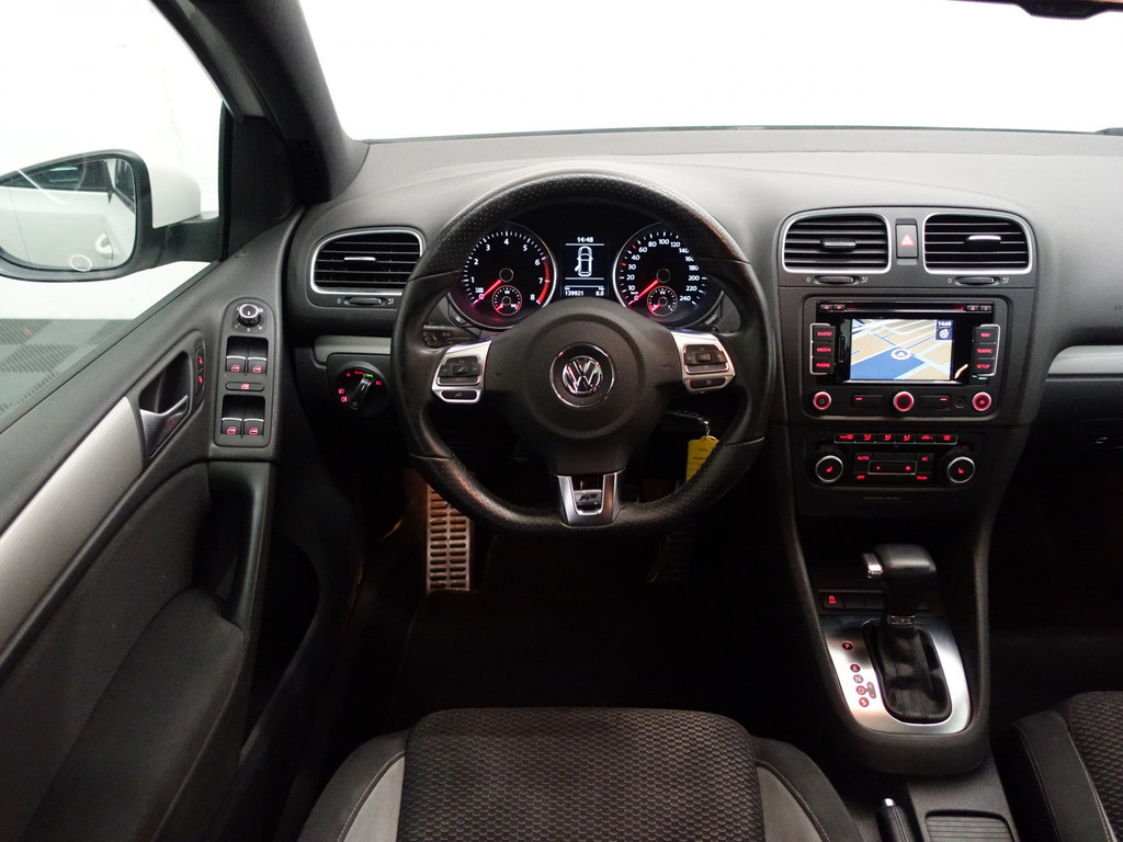 
Volkswagen Golf 1.4 TSI R-line+ Aut- Schuifdak, Stoelverwarming, Navi, Sport Interieur, Park Assist vol									