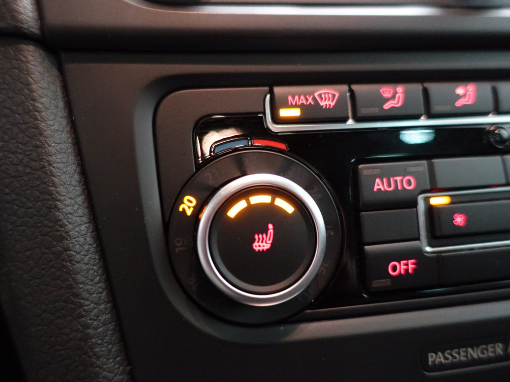 
Volkswagen Golf 1.4 TSI R-line+ Aut- Schuifdak, Stoelverwarming, Navi, Sport Interieur, Park Assist vol									