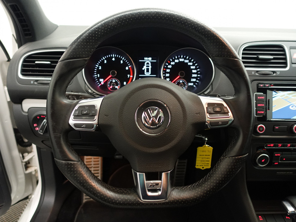 
Volkswagen Golf 1.4 TSI R-line+ Aut- Schuifdak, Stoelverwarming, Navi, Sport Interieur, Park Assist vol									