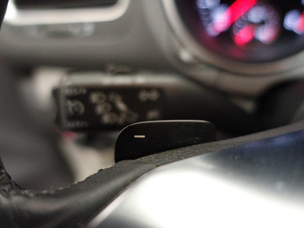 
Volkswagen Golf 1.4 TSI R-line+ Aut- Schuifdak, Stoelverwarming, Navi, Sport Interieur, Park Assist vol									