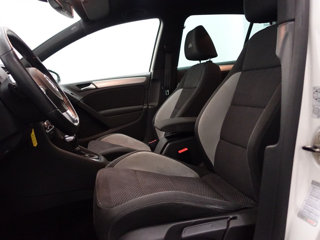 
Volkswagen Golf 1.4 TSI R-line+ Aut- Schuifdak, Stoelverwarming, Navi, Sport Interieur, Park Assist vol									