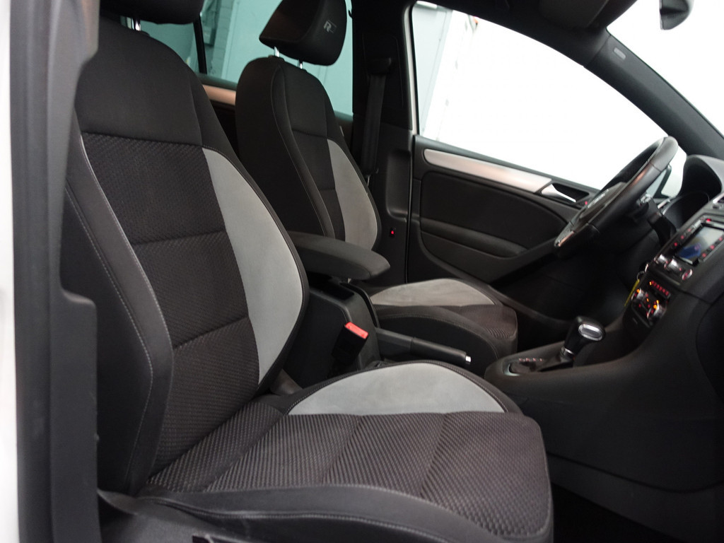 
Volkswagen Golf 1.4 TSI R-line+ Aut- Schuifdak, Stoelverwarming, Navi, Sport Interieur, Park Assist vol									