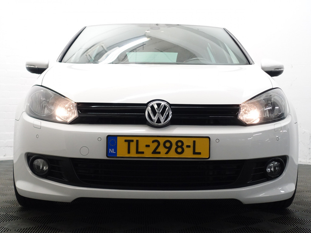 
Volkswagen Golf 1.4 TSI R-line+ Aut- Schuifdak, Stoelverwarming, Navi, Sport Interieur, Park Assist vol									