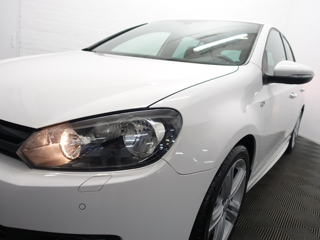 
Volkswagen Golf 1.4 TSI R-line+ Aut- Schuifdak, Stoelverwarming, Navi, Sport Interieur, Park Assist vol									