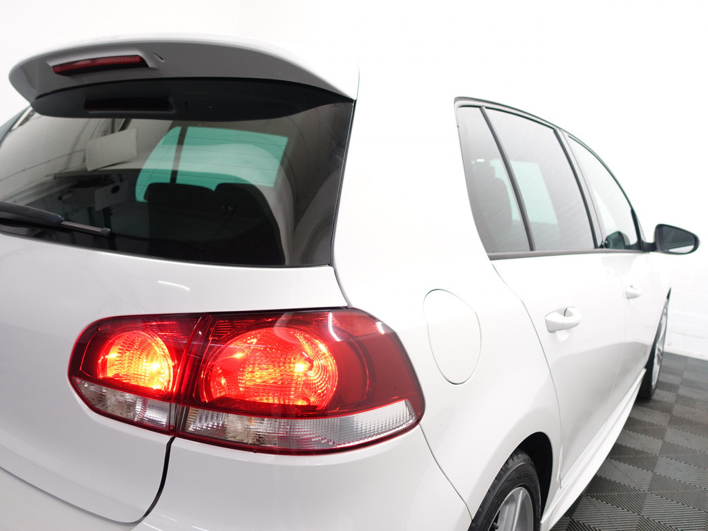 
Volkswagen Golf 1.4 TSI R-line+ Aut- Schuifdak, Stoelverwarming, Navi, Sport Interieur, Park Assist vol									