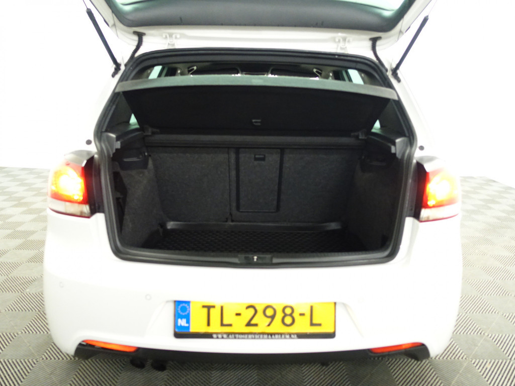 
Volkswagen Golf 1.4 TSI R-line+ Aut- Schuifdak, Stoelverwarming, Navi, Sport Interieur, Park Assist vol									