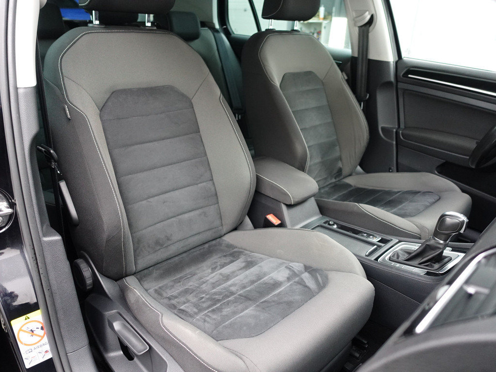 
Volkswagen Golf 1.2 TSI Highline Aut- Navi, Park Assist, Clima, Cruise, Sport Interieur vol									