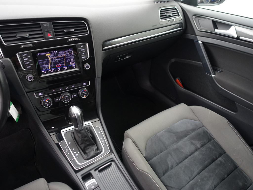 
Volkswagen Golf 1.2 TSI Highline Aut- Navi, Park Assist, Clima, Cruise, Sport Interieur vol									