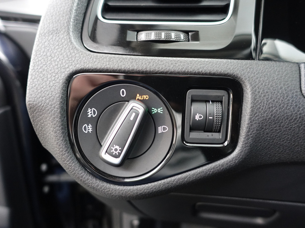 
Volkswagen Golf 1.2 TSI Highline Aut- Navi, Park Assist, Clima, Cruise, Sport Interieur vol									