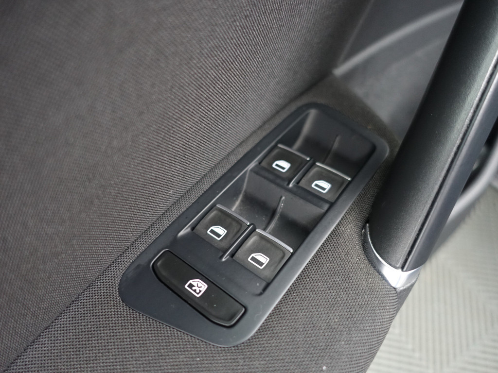 
Volkswagen Golf 1.2 TSI Highline Aut- Navi, Park Assist, Clima, Cruise, Sport Interieur vol									