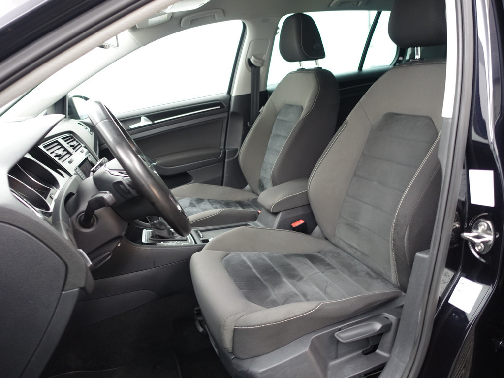 
Volkswagen Golf 1.2 TSI Highline Aut- Navi, Park Assist, Clima, Cruise, Sport Interieur vol									